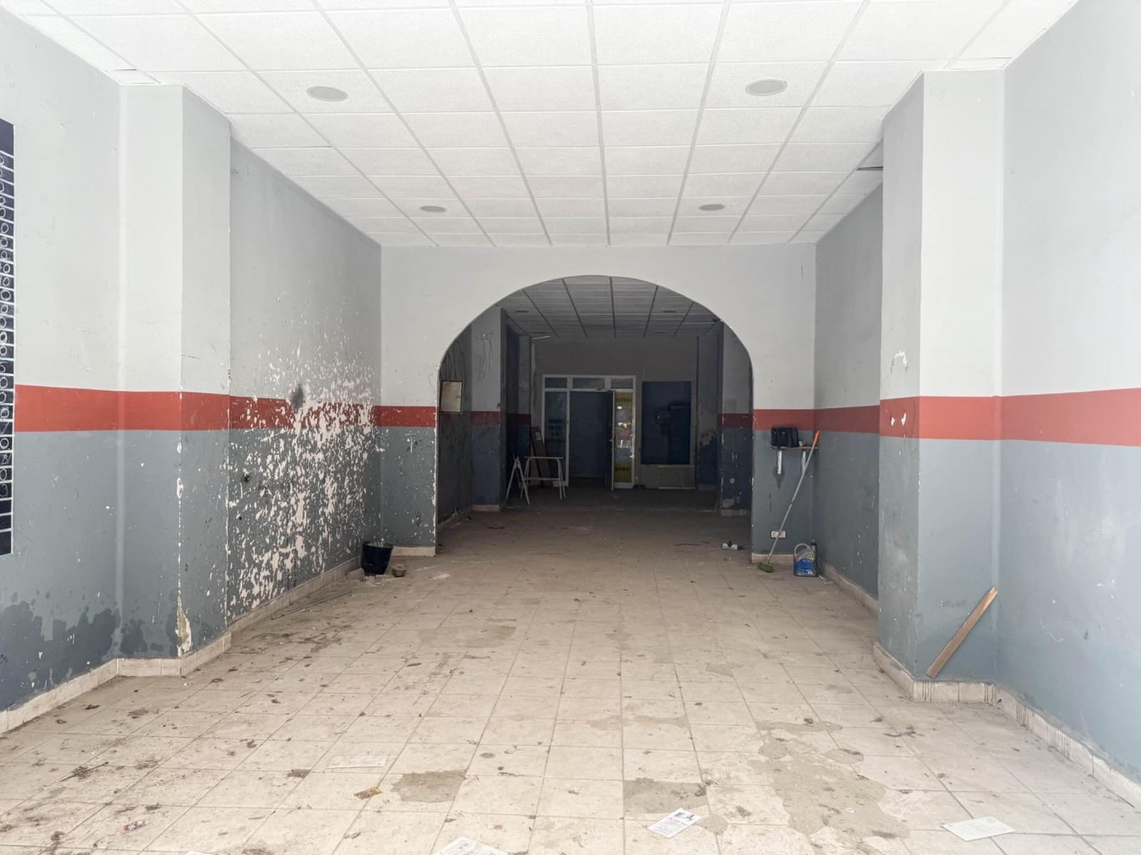 Kommersiell til salgs i Valencia by - € 180 000 (Ref: 9867340)