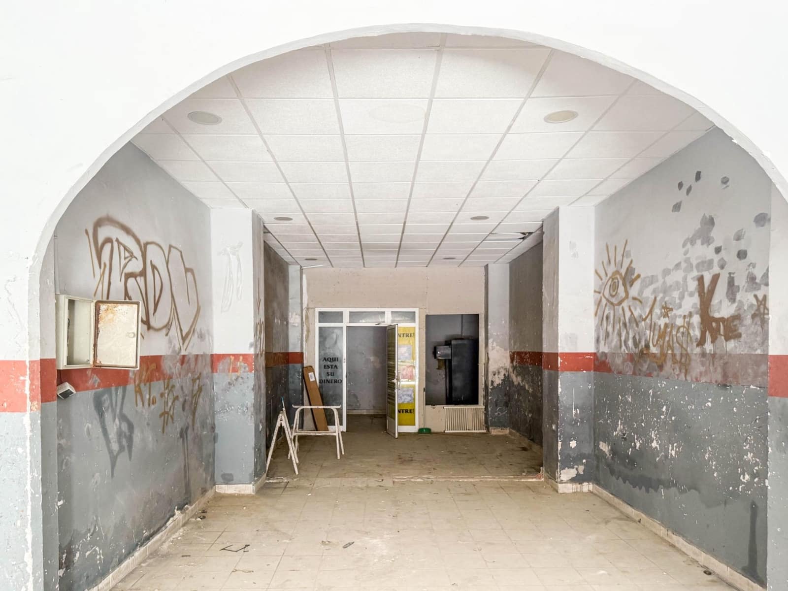 Kommersiell til salgs i Valencia by - € 180 000 (Ref: 9867340)