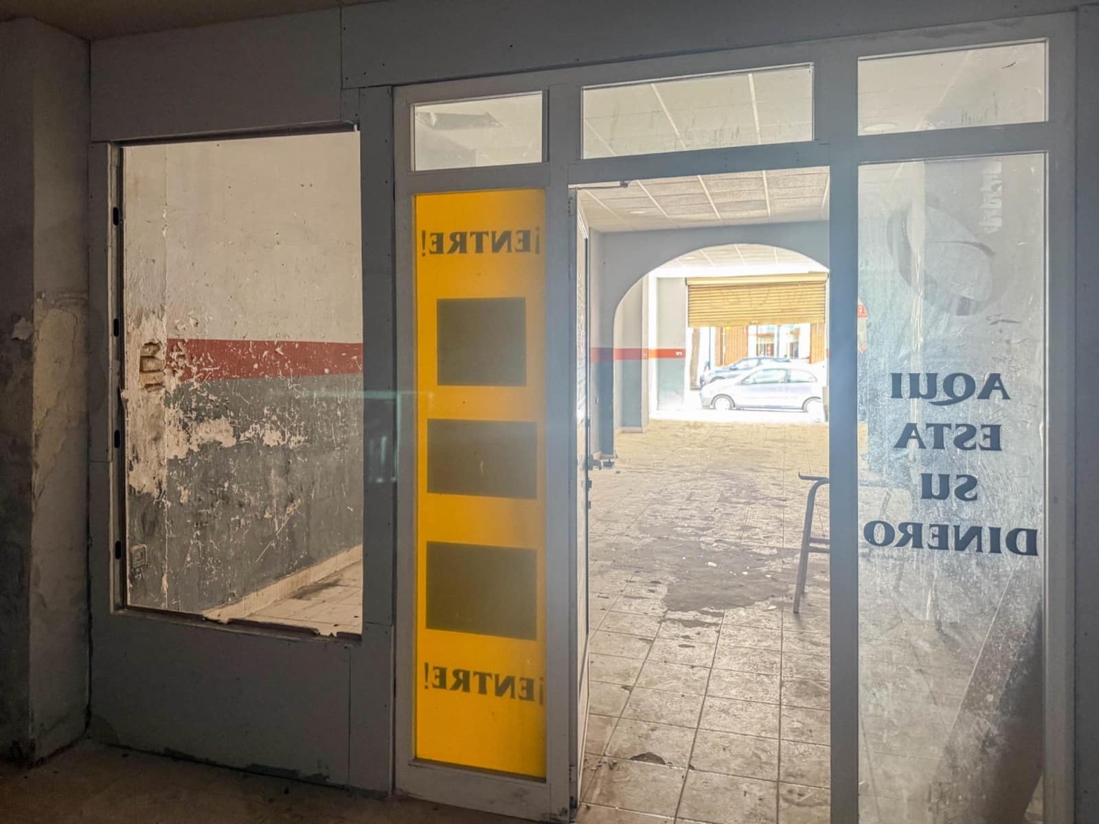 Kommersiell til salgs i Valencia by - € 180 000 (Ref: 9867340)