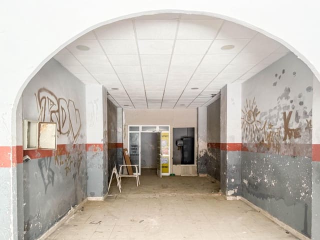 Kommersiell til salgs i Mont-Olivet, Valencia by - € 180 000 (Ref: 9867340)