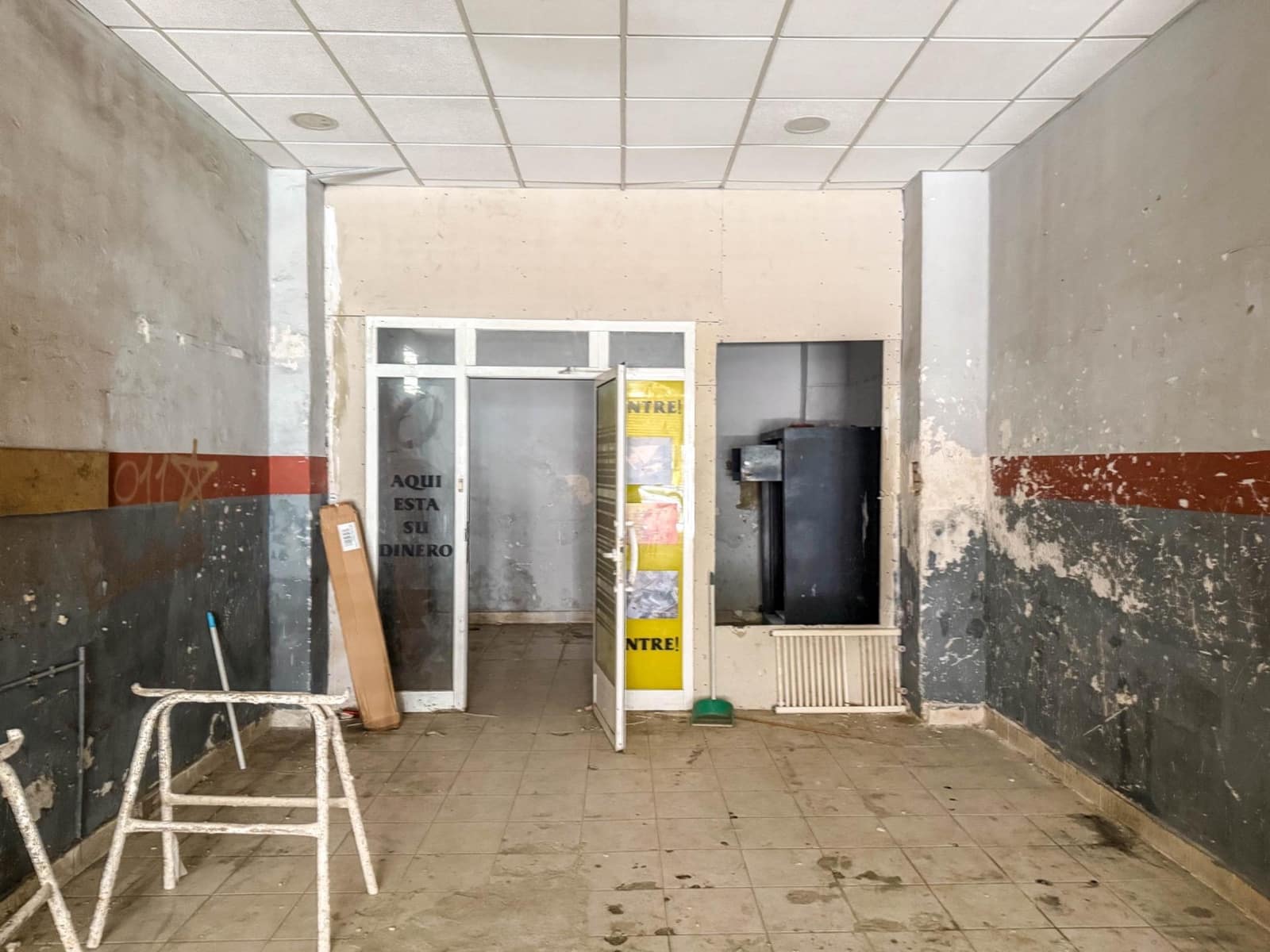 Kommersiell til salgs i Valencia by - € 180 000 (Ref: 9867340)