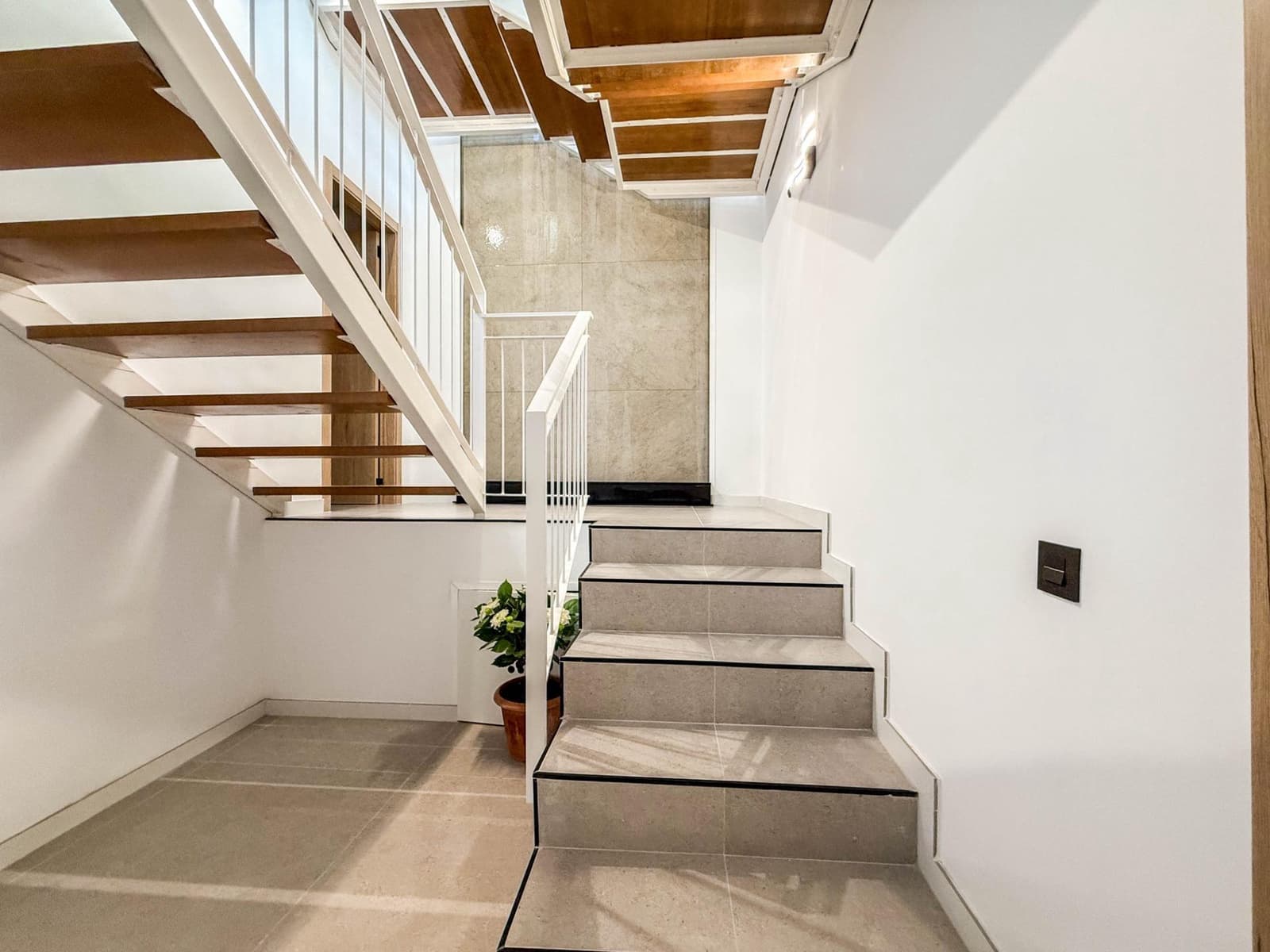 3 chambre Hôtel à vendre à Chella - 720 000 € (Ref: 9867342)