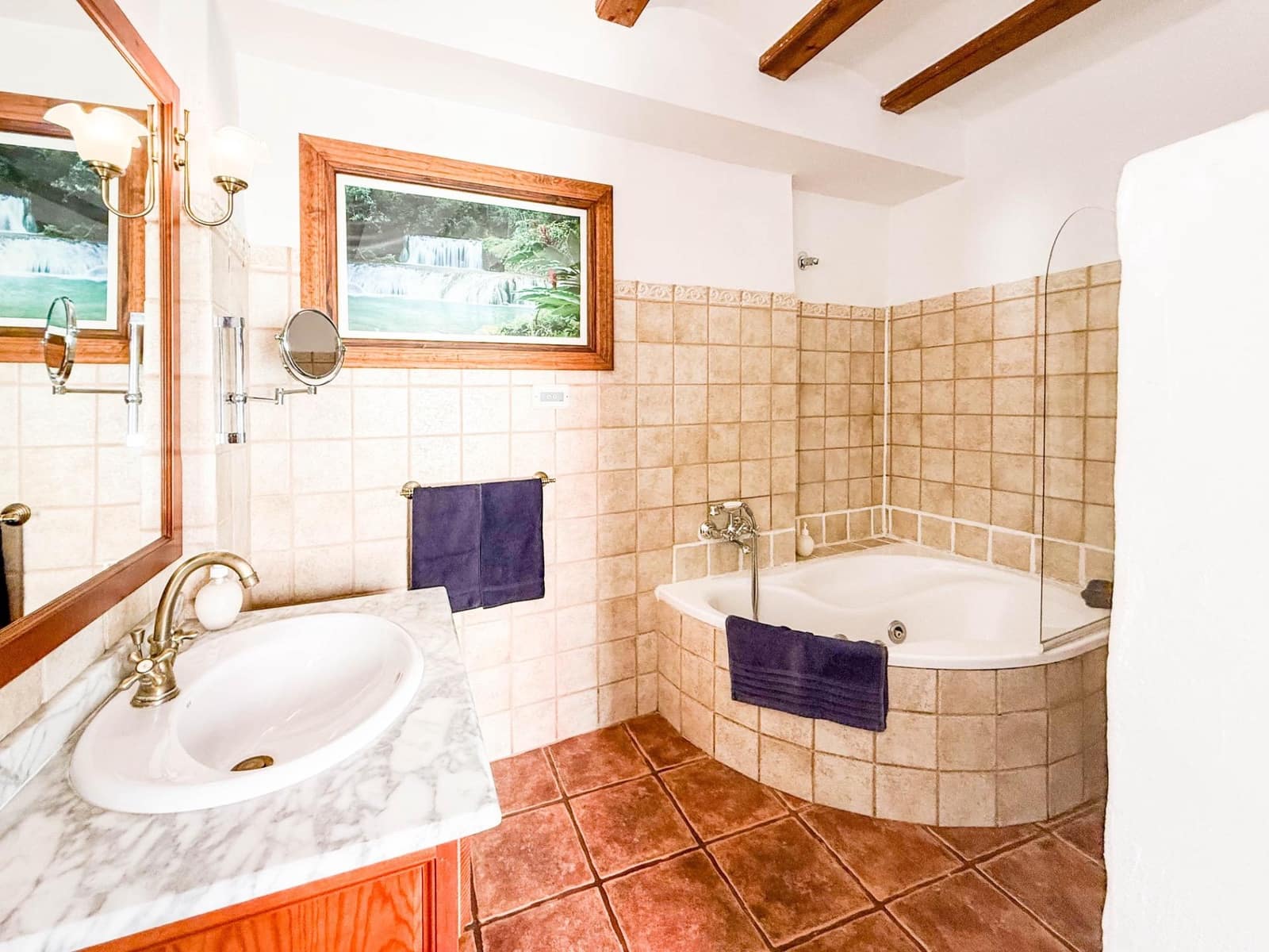 6 chambre Hôtel à vendre à Chella - 1 250 000 € (Ref: 9867343)