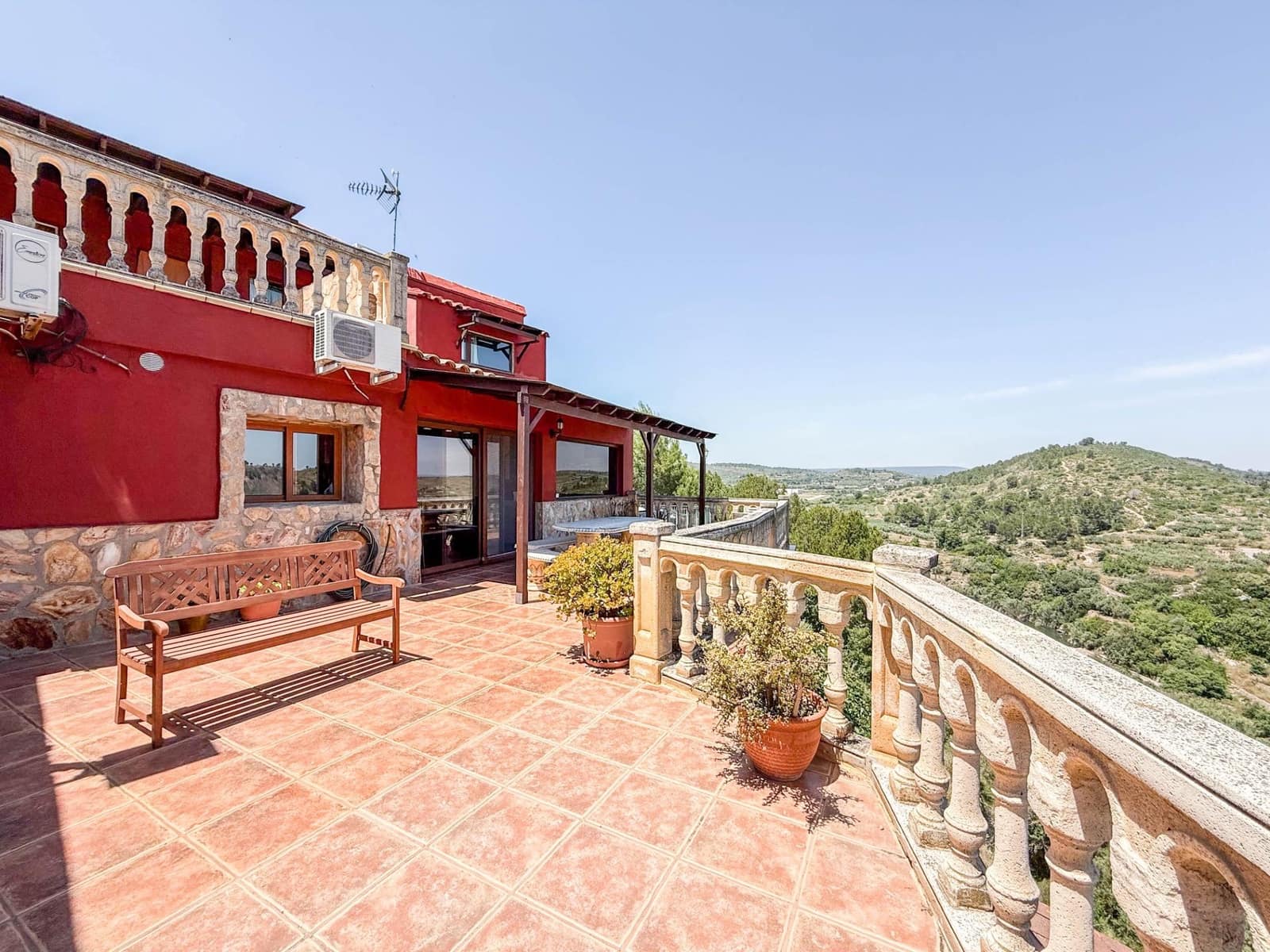 6 chambre Hôtel à vendre à Chella - 1 250 000 € (Ref: 9867343)