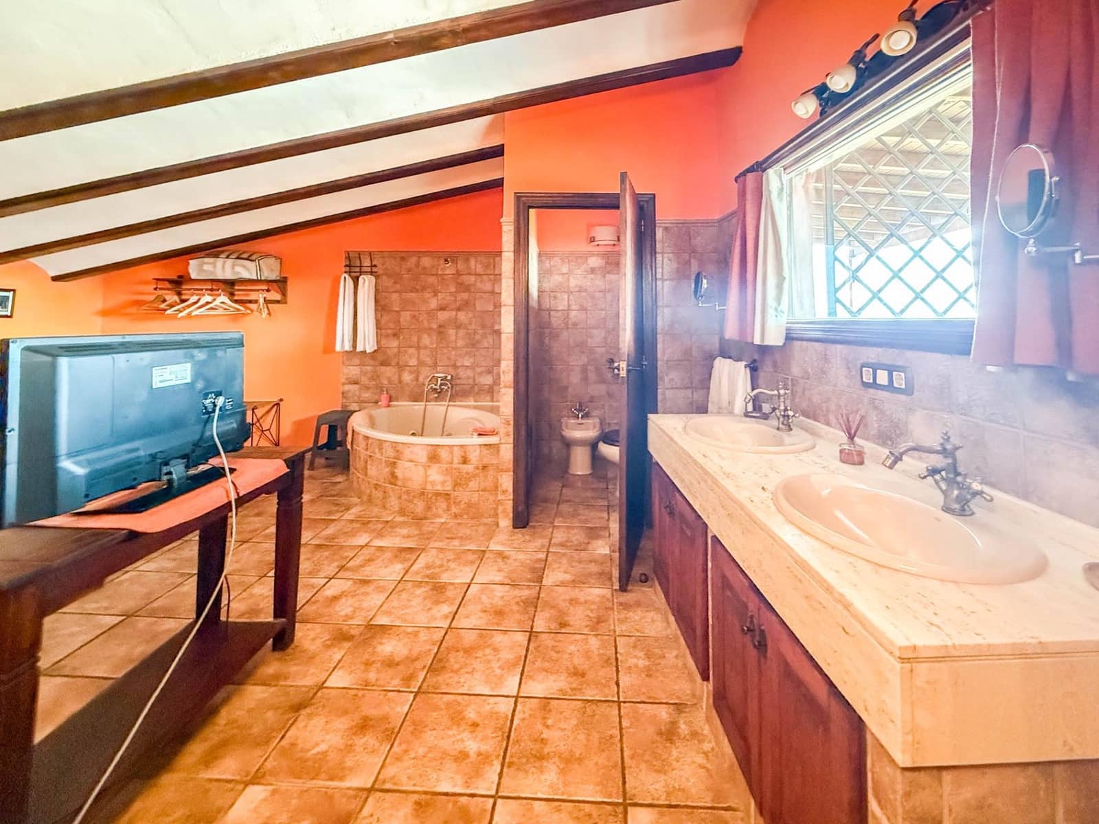 6 chambre Hôtel à vendre à Chella - 1 250 000 € (Ref: 9867343)