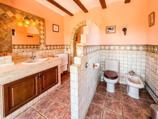 6 chambre Hôtel à vendre à Chella - 1 250 000 € (Ref: 9867343)