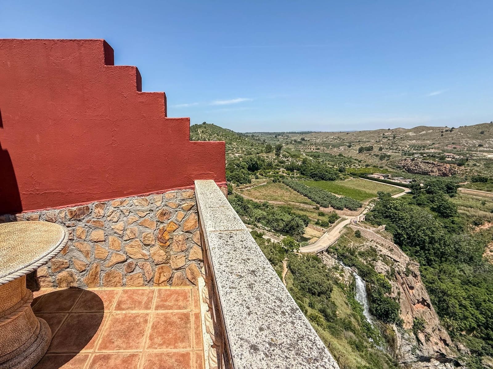 6 chambre Hôtel à vendre à Chella - 1 250 000 € (Ref: 9867343)
