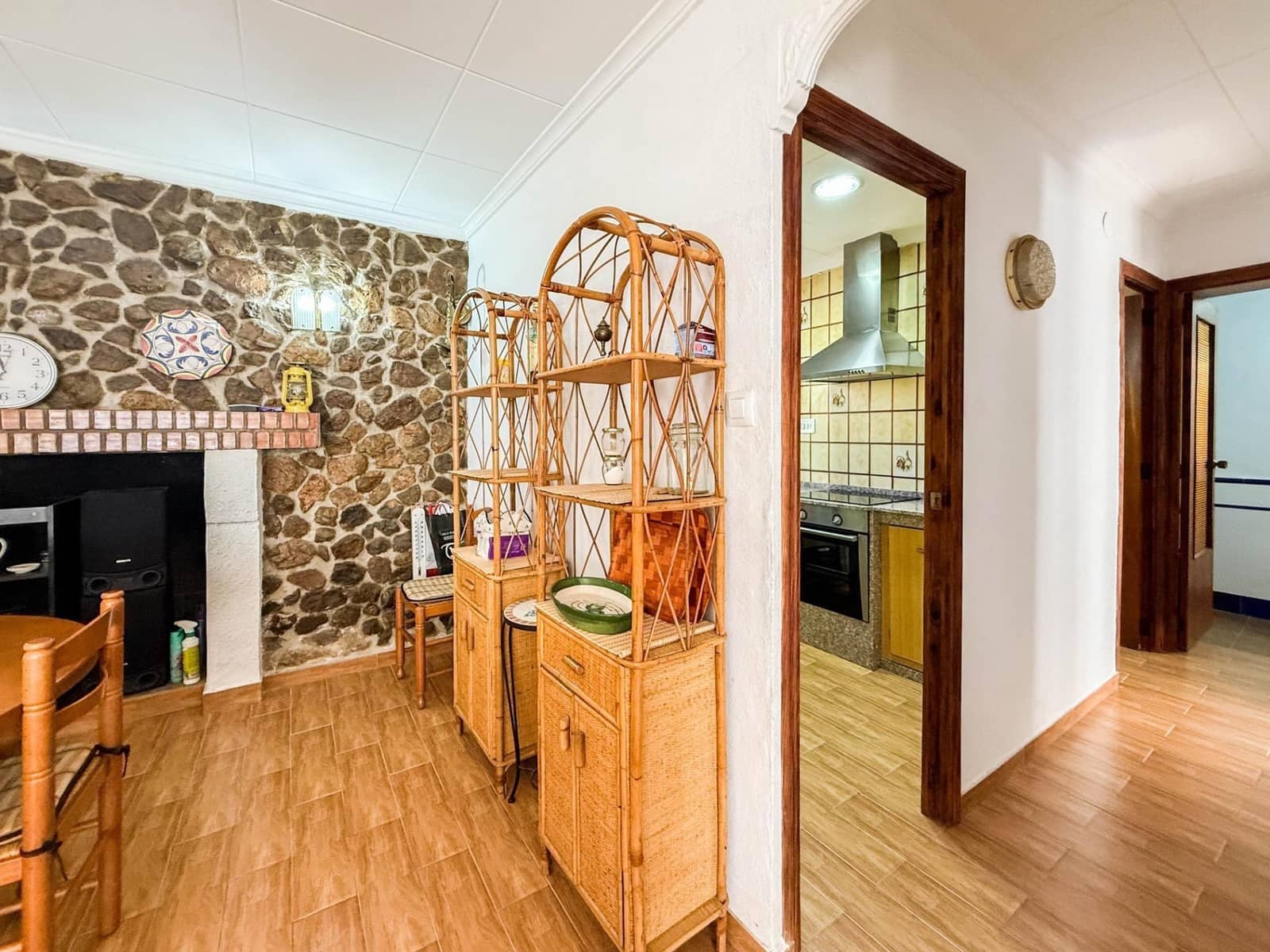 6 bedroom Villa for sale in Sellent with garage - € 199,000 (Ref: 9867352)