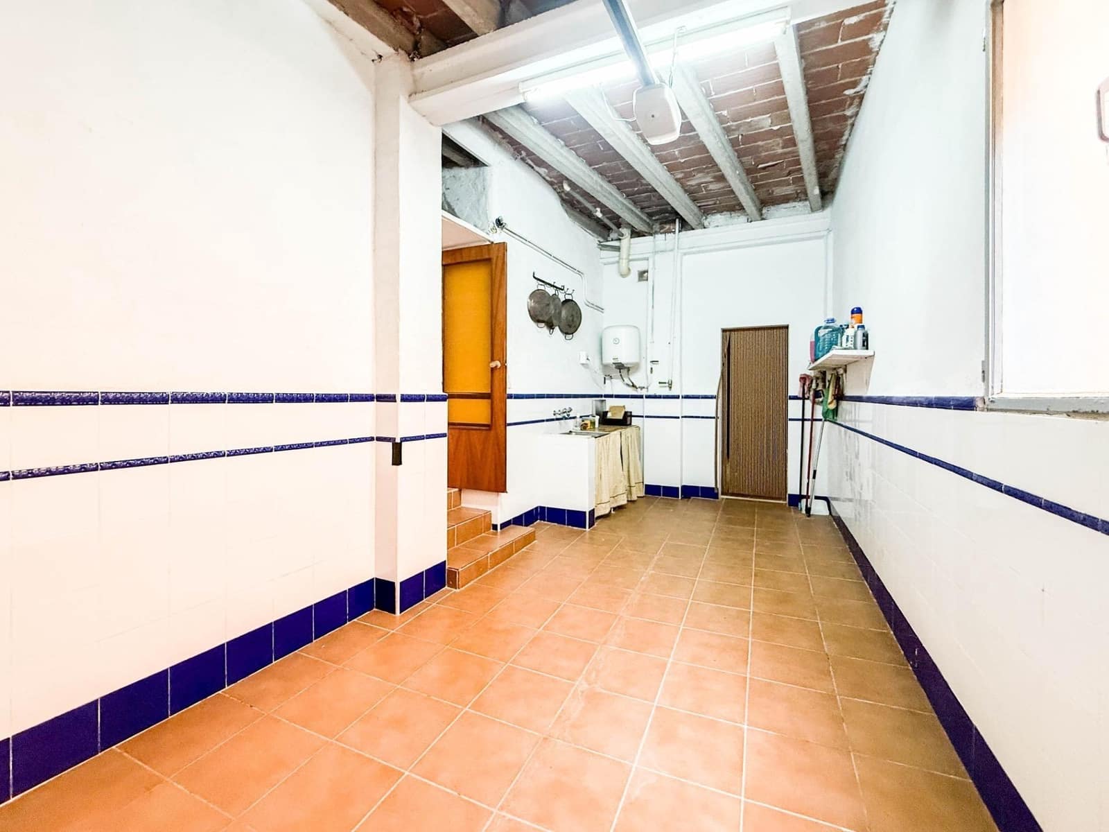 6 bedroom Villa for sale in Sellent with garage - € 199,000 (Ref: 9867352)