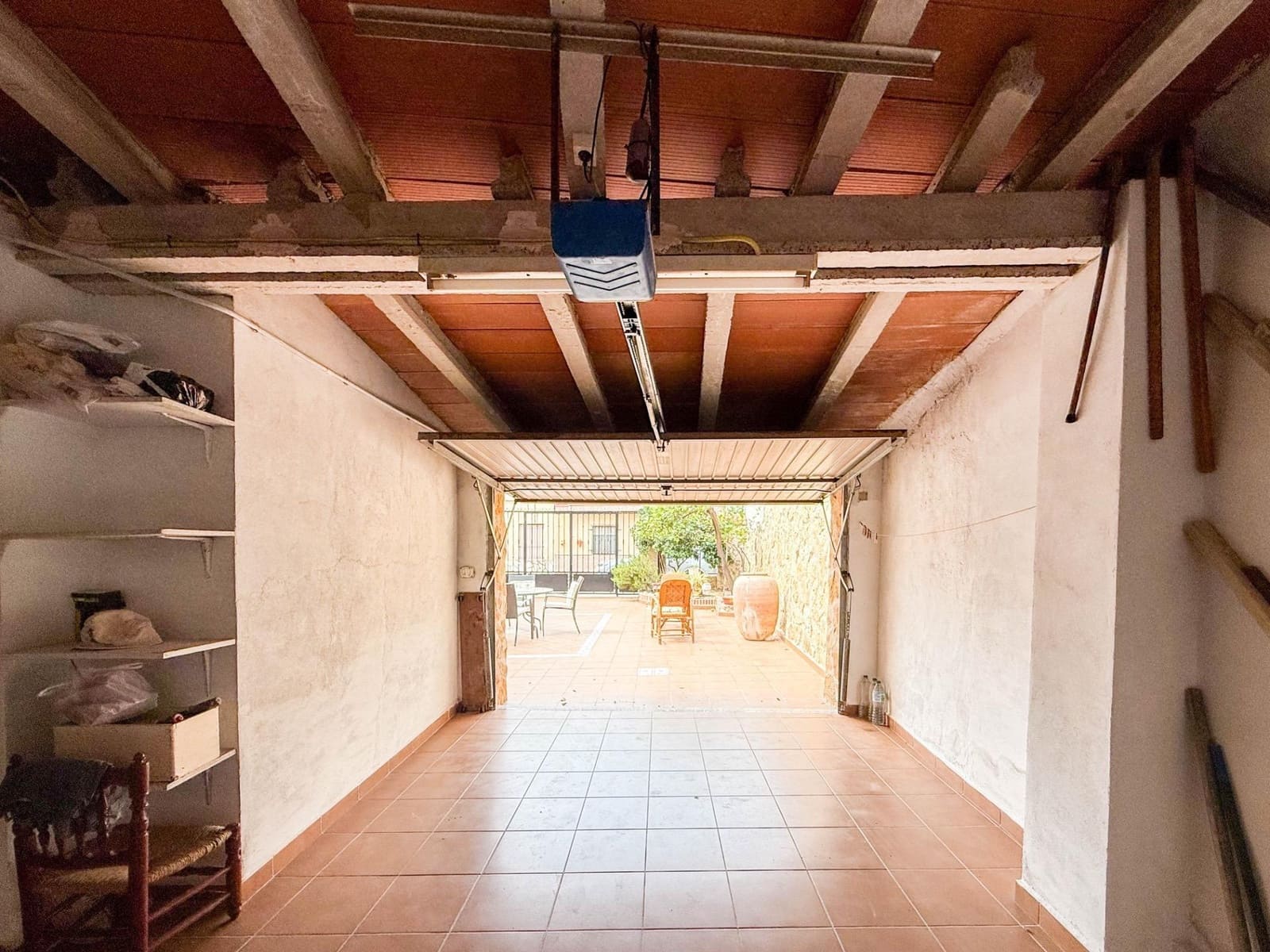 6 bedroom Villa for sale in Sellent with garage - € 199,000 (Ref: 9867352)