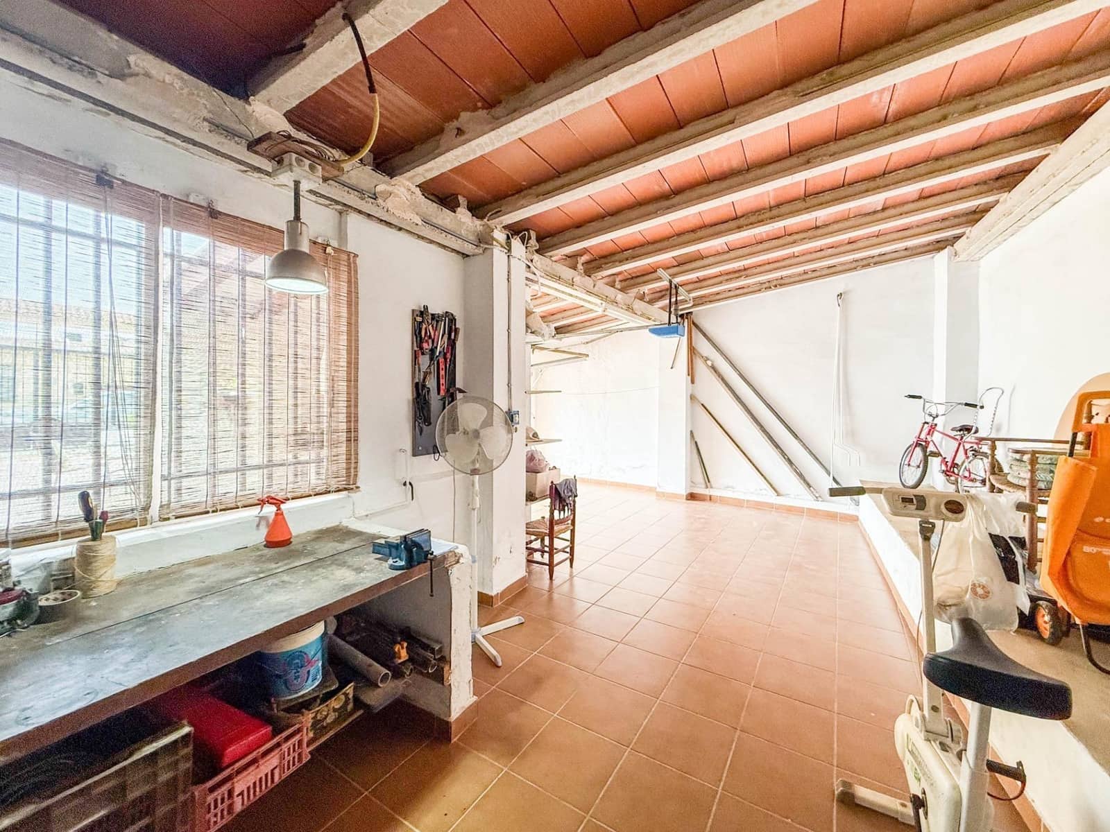 6 bedroom Villa for sale in Sellent with garage - € 199,000 (Ref: 9867352)