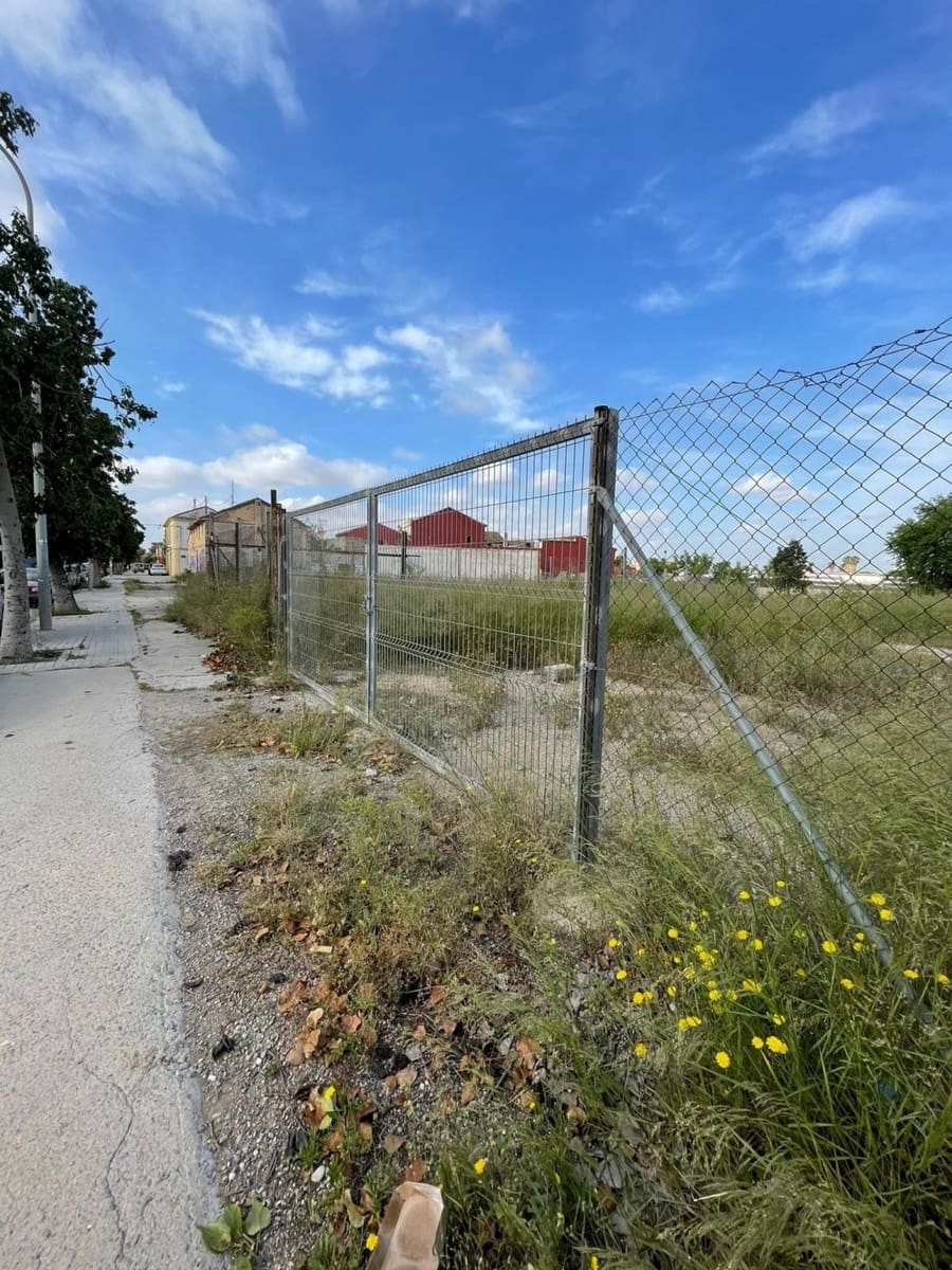 Ubebygd land til leie i Valencia by - € 700 (Ref: 9867360)