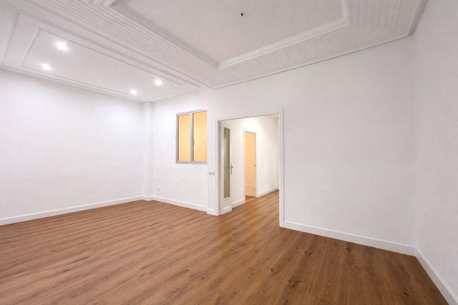 3 bedroom Flat for rent in Valencia city - € 1,200 (Ref: 9934410)