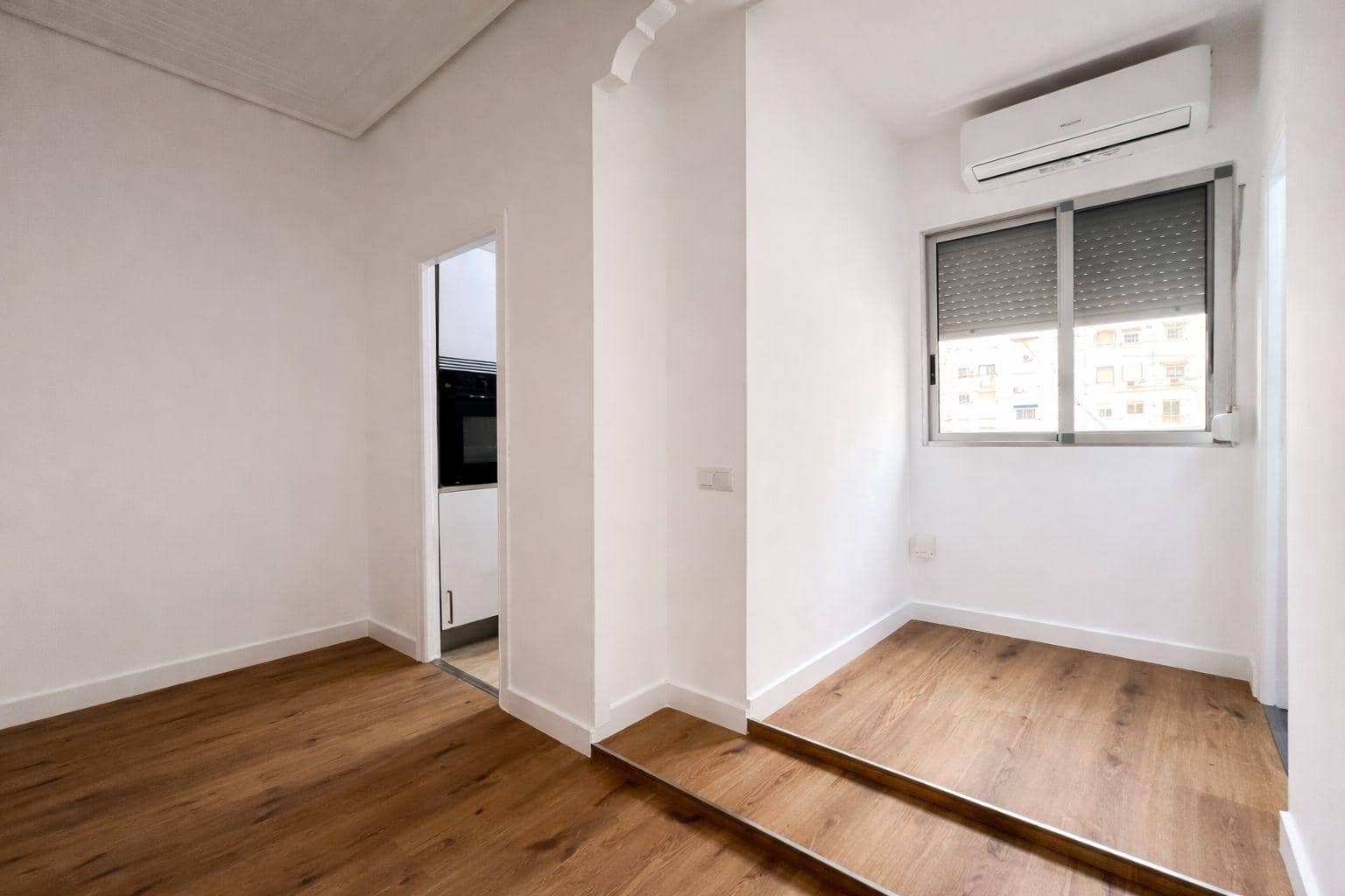 3 bedroom Flat for rent in Valencia city - € 1,200 (Ref: 9934410)