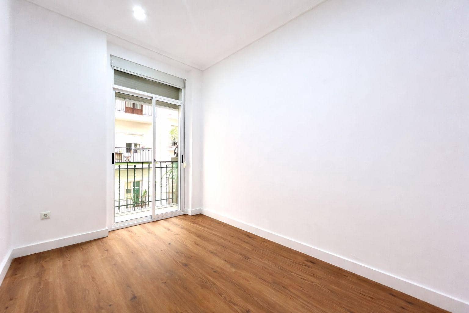 3 bedroom Flat for rent in Valencia city - € 1,200 (Ref: 9934410)