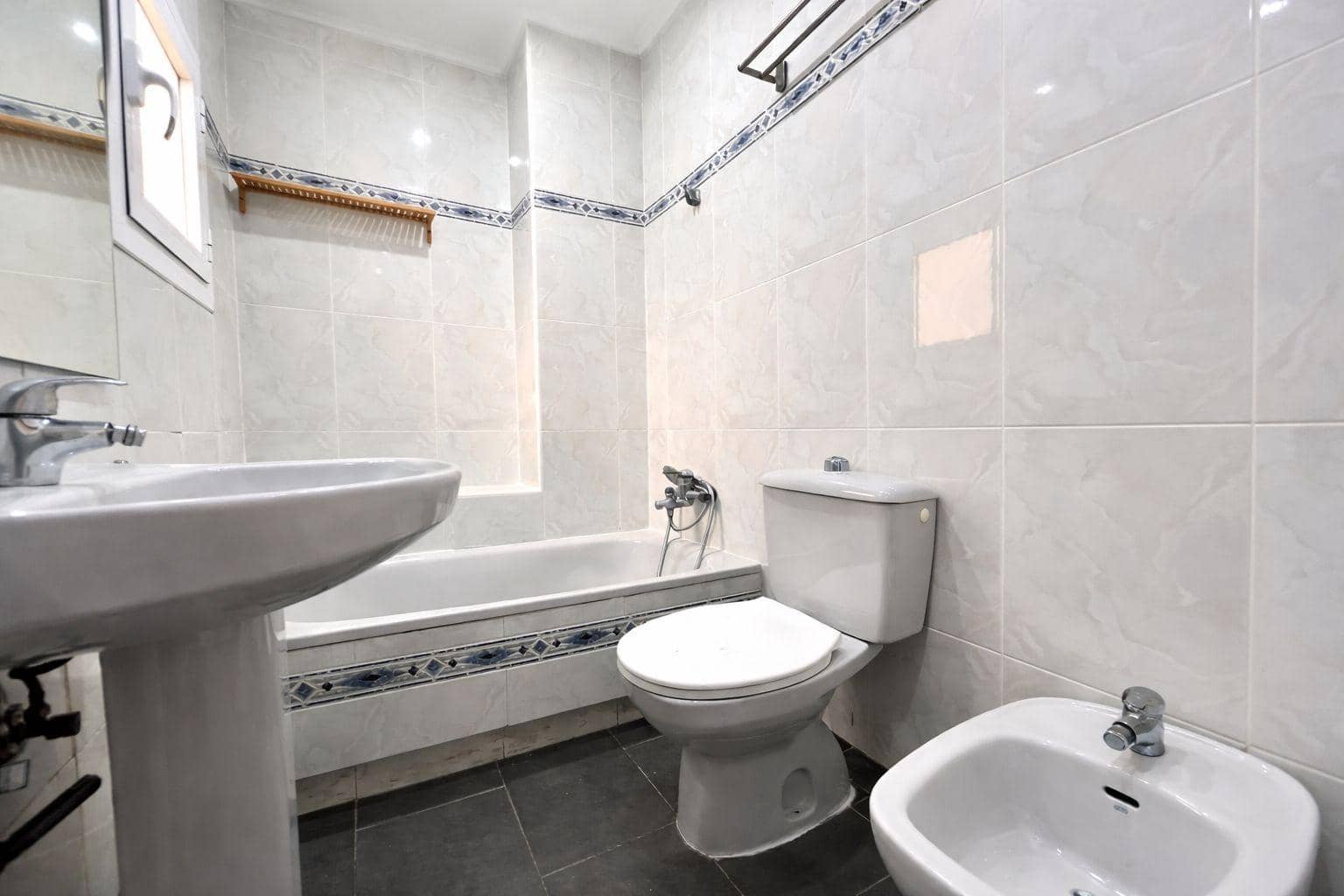3 bedroom Flat for rent in Valencia city - € 1,200 (Ref: 9934410)
