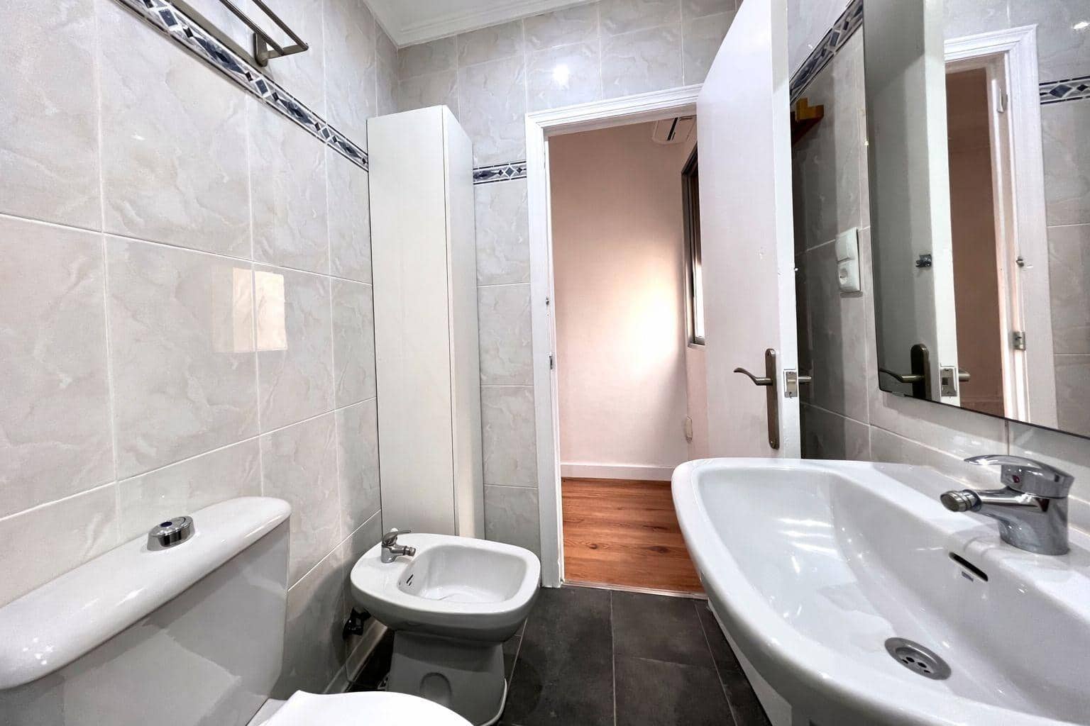 3 bedroom Flat for rent in Valencia city - € 1,200 (Ref: 9934410)