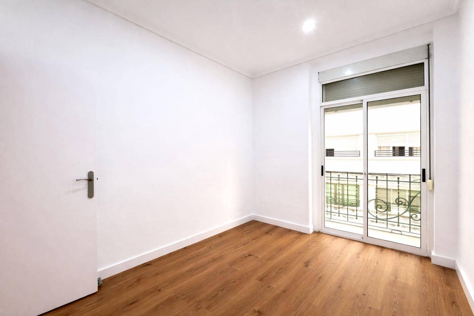 3 bedroom Flat for rent in Valencia city - € 1,200 (Ref: 9934410)