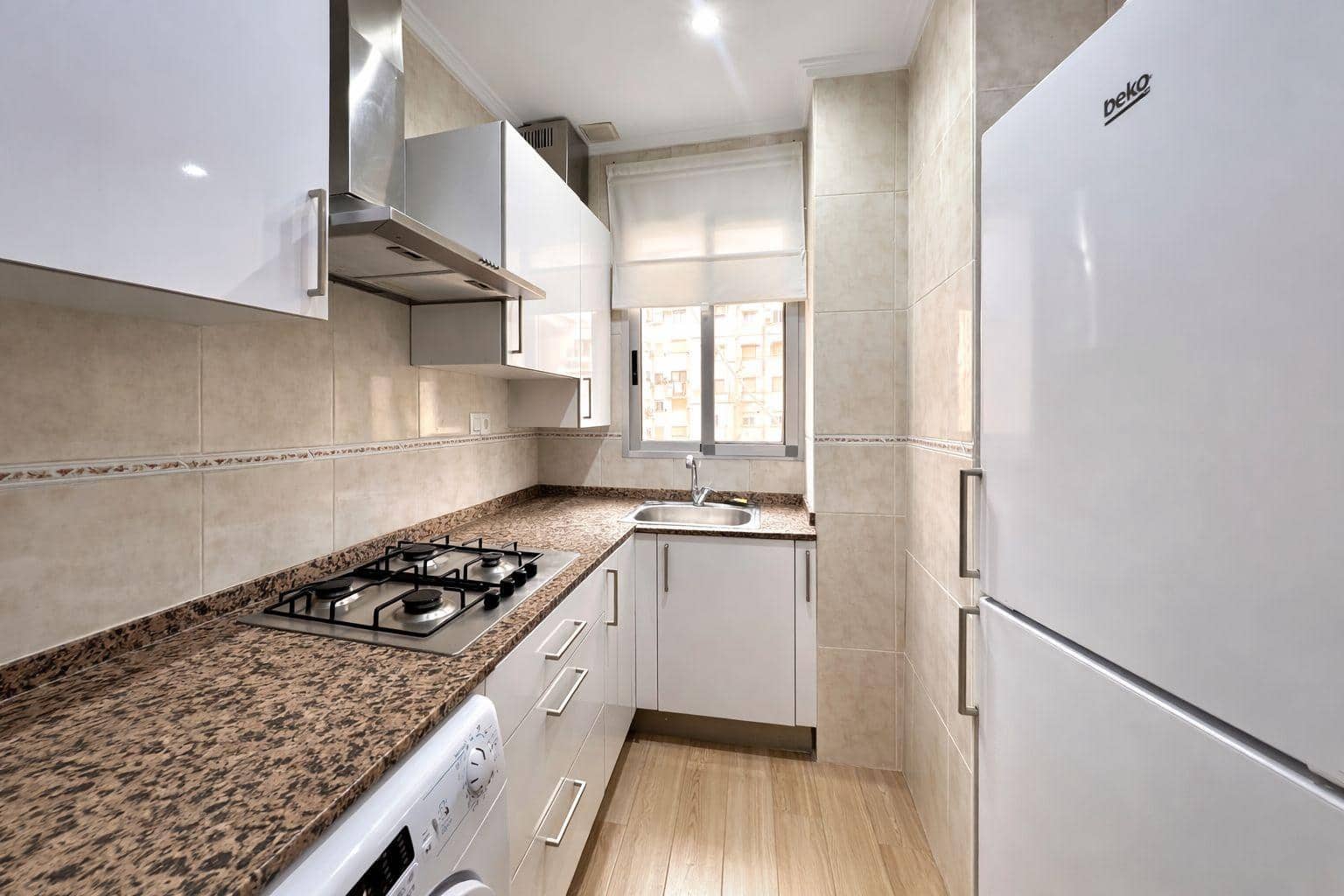 3 bedroom Flat for rent in Valencia city - € 1,200 (Ref: 9934410)
