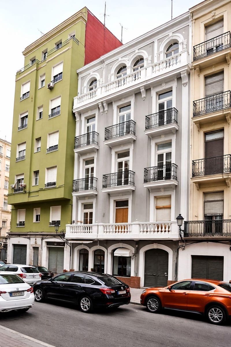 3 bedroom Flat for rent in Valencia city - € 1,200 (Ref: 9934410)
