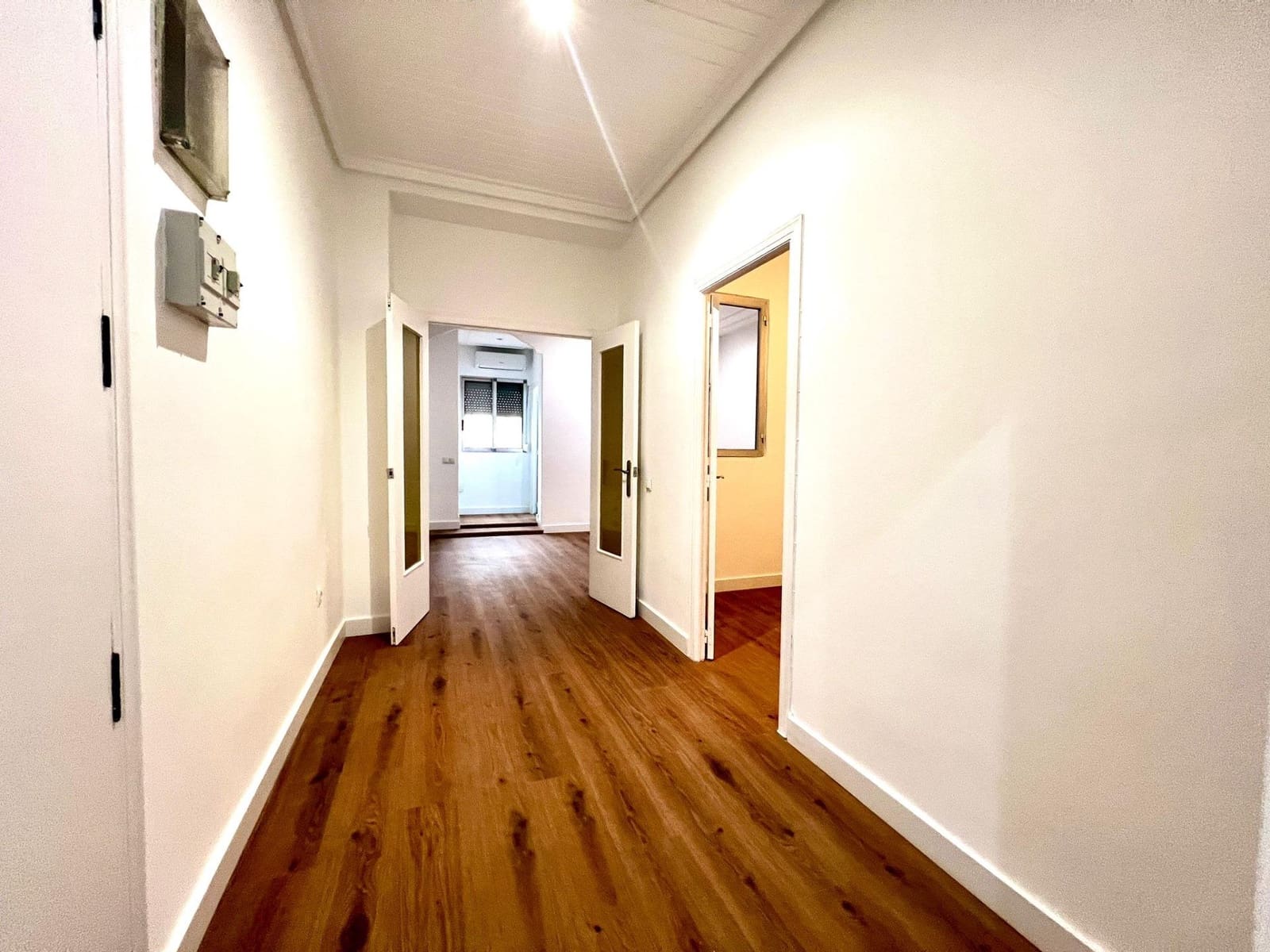 3 bedroom Flat for rent in Valencia city - € 1,200 (Ref: 9934410)