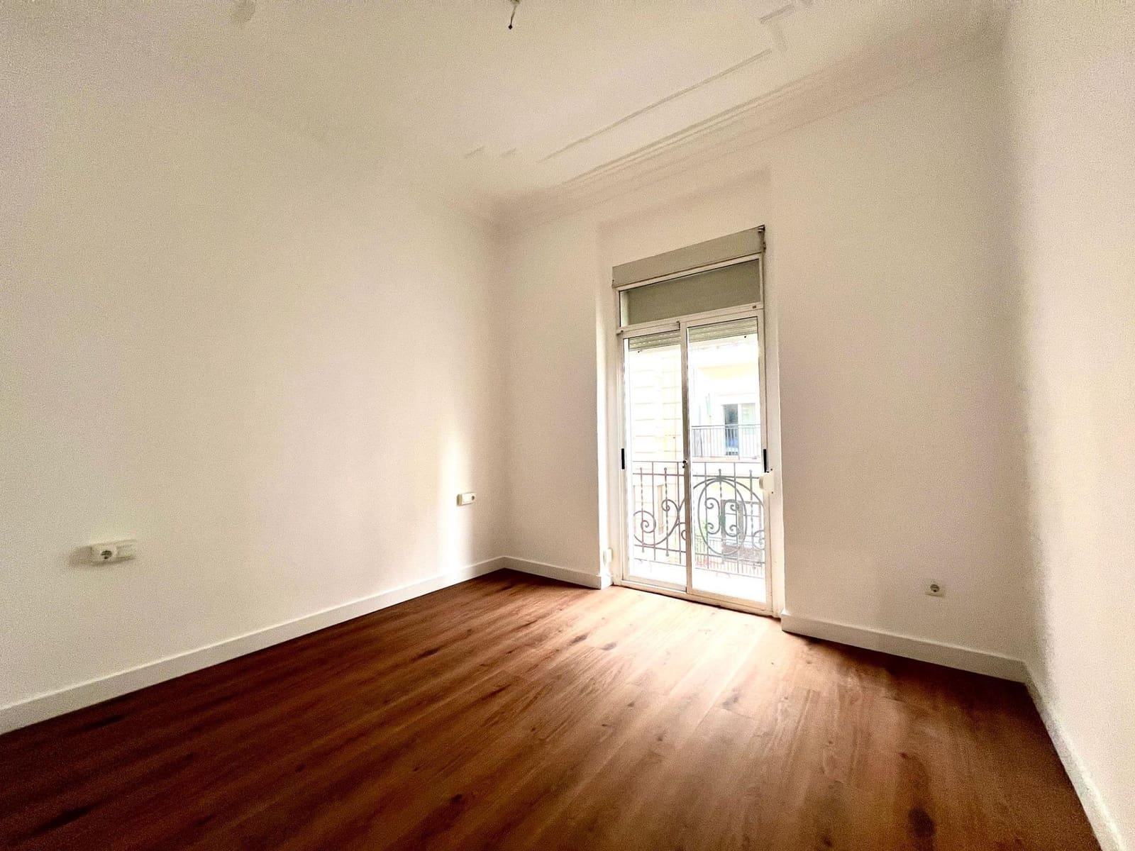 3 bedroom Flat for rent in Valencia city - € 1,200 (Ref: 9934410)