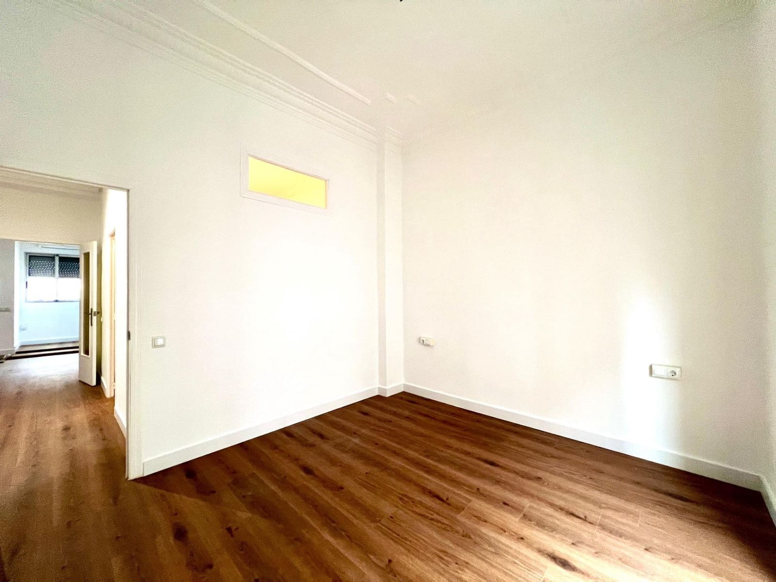 3 bedroom Flat for rent in Valencia city - € 1,200 (Ref: 9934410)