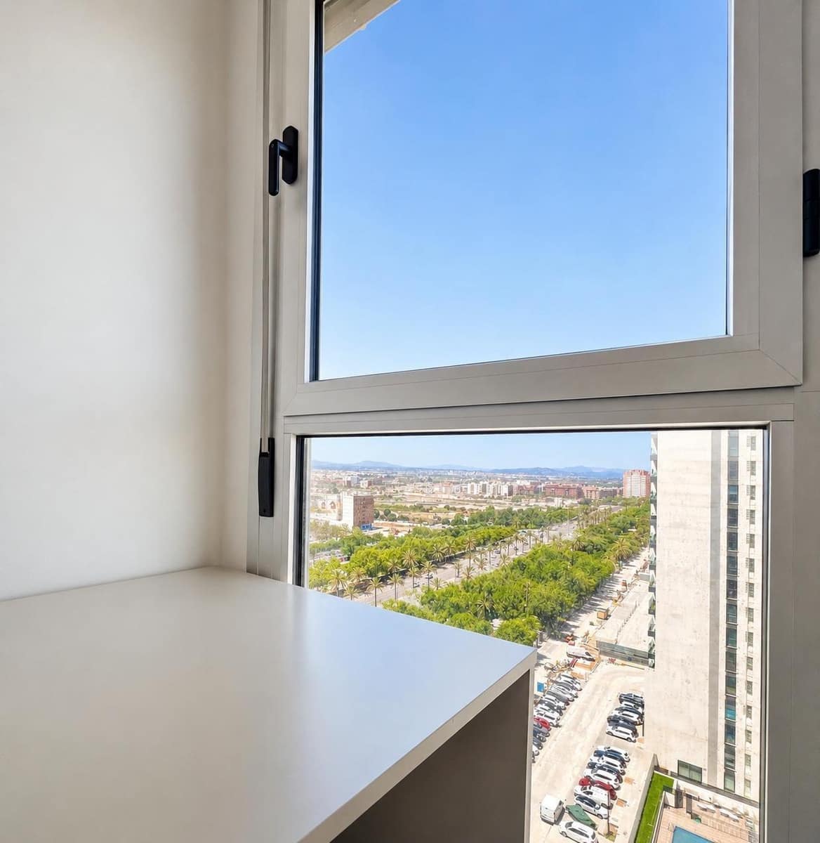 3 makuuhuone Asunto vuokrattavana paikassa Valencia kaupunki mukana uima-altaan - 1 750 € (Ref: 9934411)