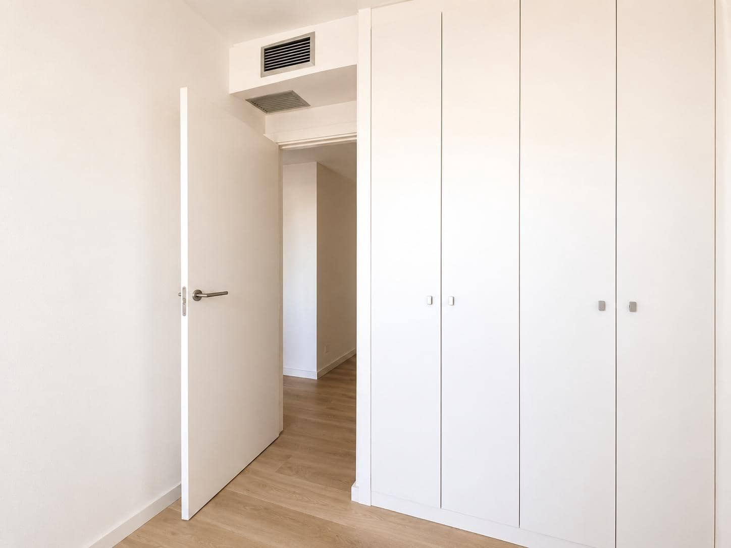 3 makuuhuone Asunto vuokrattavana paikassa Valencia kaupunki mukana uima-altaan - 1 750 € (Ref: 9934411)