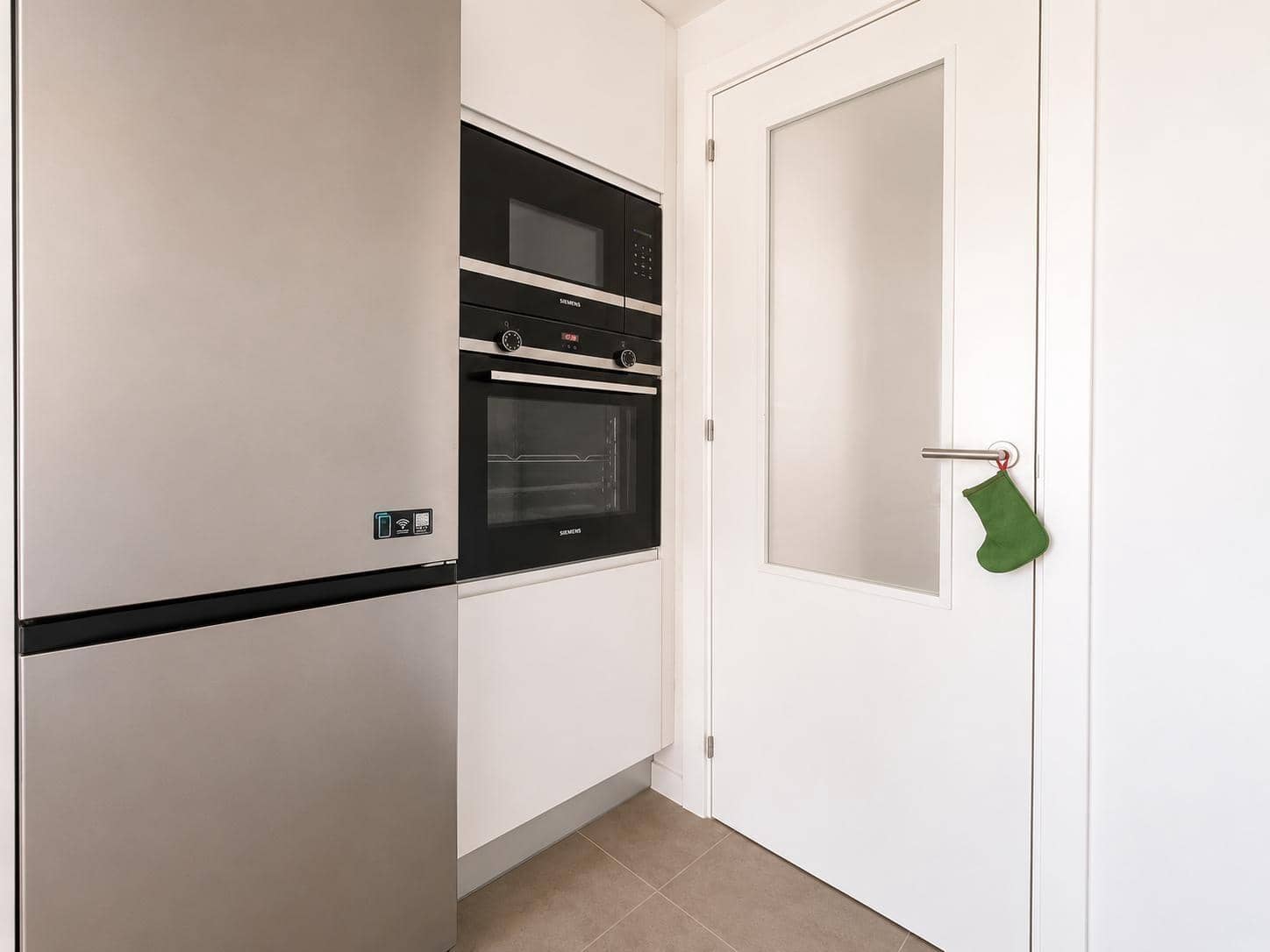 3 makuuhuone Asunto vuokrattavana paikassa Valencia kaupunki mukana uima-altaan - 1 750 € (Ref: 9934411)