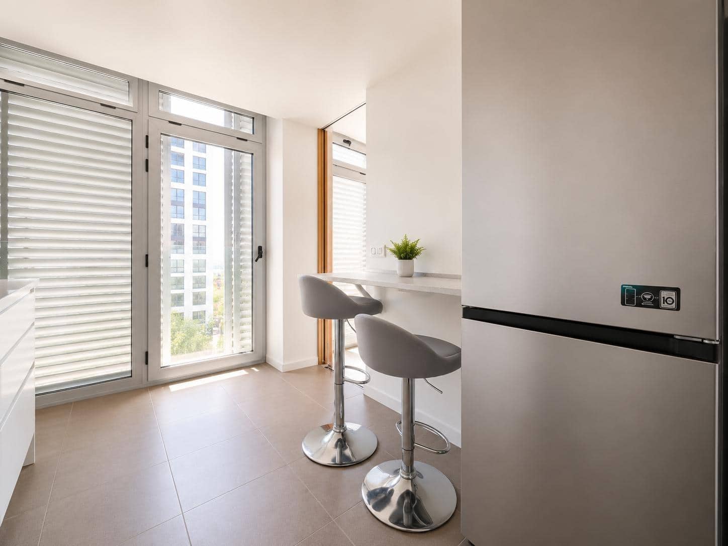 3 makuuhuone Asunto vuokrattavana paikassa Valencia kaupunki mukana uima-altaan - 1 750 € (Ref: 9934411)