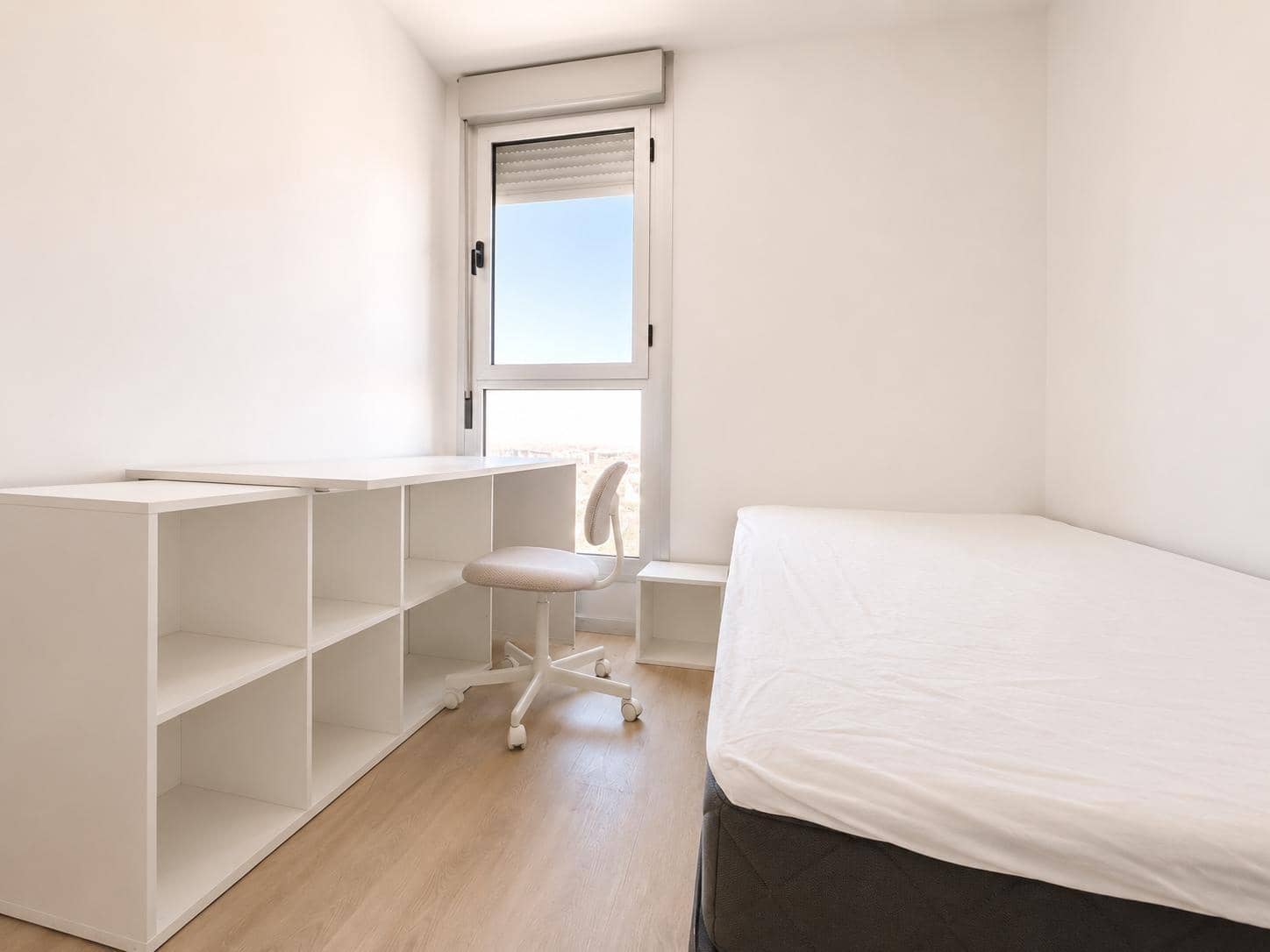 3 makuuhuone Asunto vuokrattavana paikassa Valencia kaupunki mukana uima-altaan - 1 750 € (Ref: 9934411)
