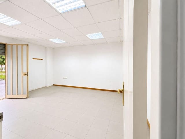 1 bedroom Commercial for rent in En Corts, Valencia city - € 750 (Ref: 9942723)
