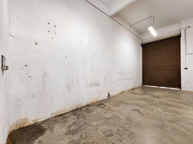 1 bedroom Commercial for rent in En Corts, Valencia city - € 750 (Ref: 9942723)