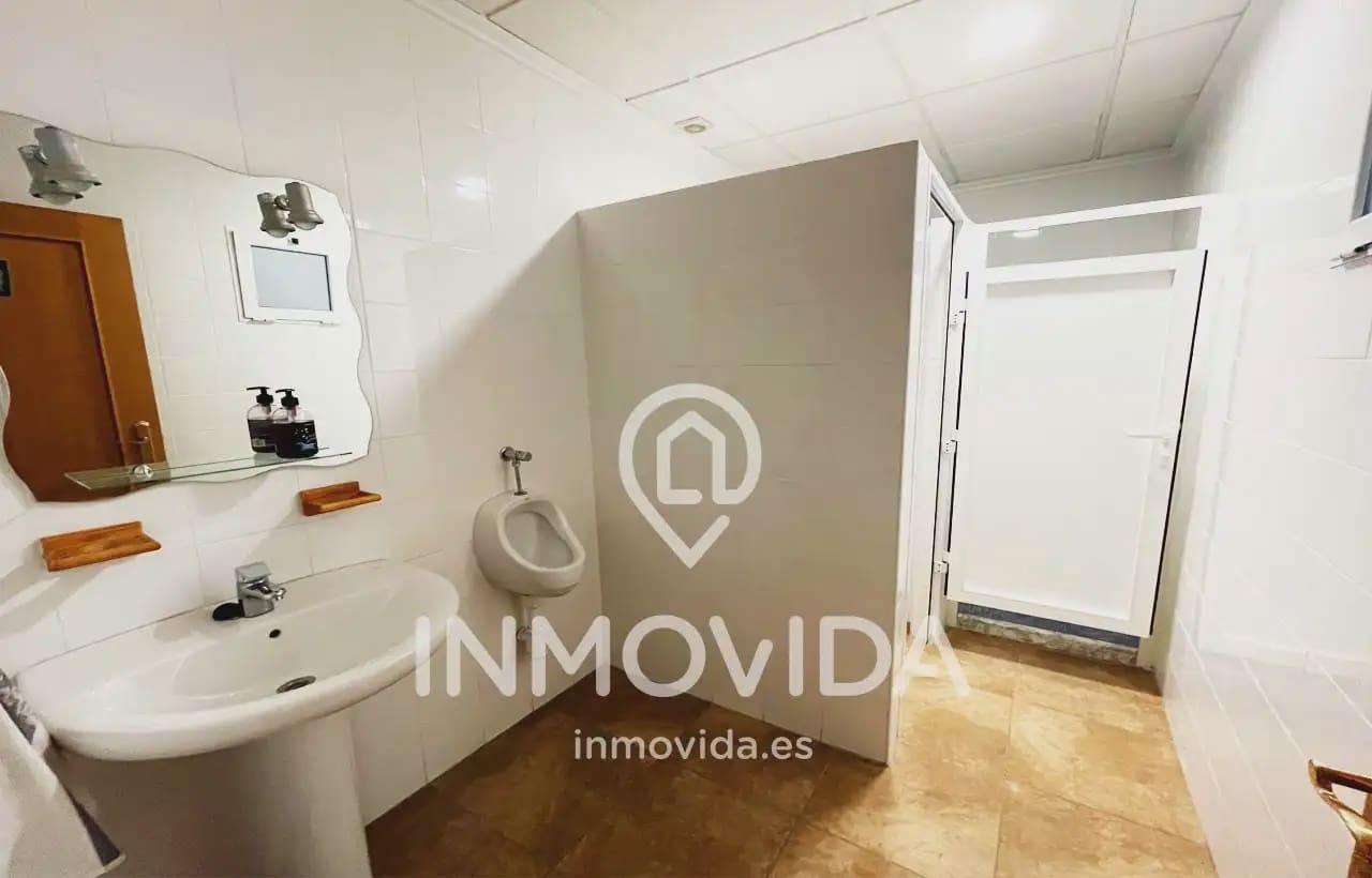 Kommersiell till salu i Novele / Novetle - 250 000 € (Ref: 9879287)