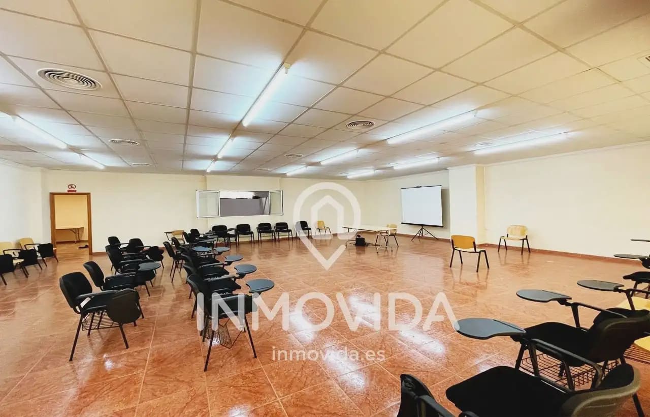Kommersiell till salu i Novele / Novetle - 250 000 € (Ref: 9879287)