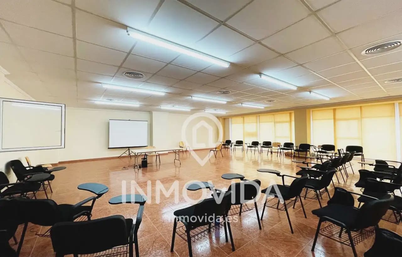 Kommersiell till salu i Novele / Novetle - 250 000 € (Ref: 9879287)