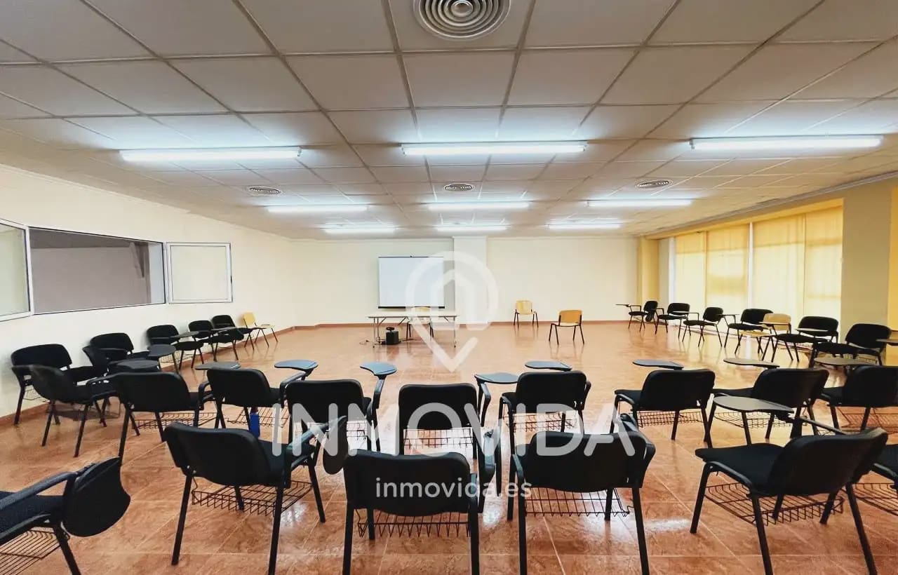 Kommersiell till salu i Novele / Novetle - 250 000 € (Ref: 9879287)