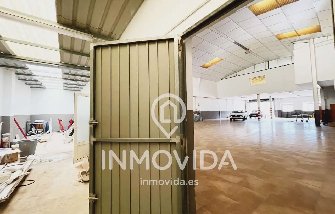 Kommersiell till salu i Novele / Novetle - 250 000 € (Ref: 9879287)