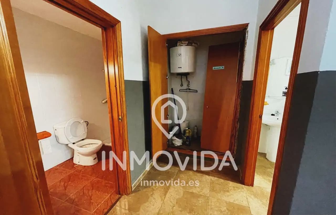 Kommersiell till salu i Novele / Novetle - 250 000 € (Ref: 9879287)