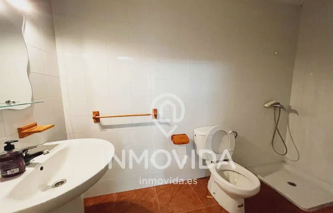 Kommersiell till salu i Novele / Novetle - 250 000 € (Ref: 9879287)