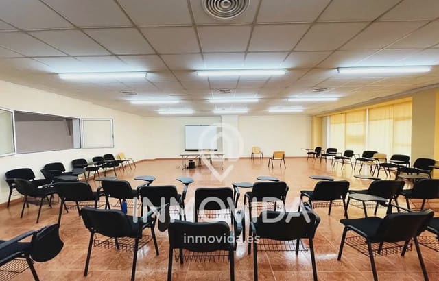Kommersiell till salu i Novelé / Novetlè - 250 000 € (Ref: 9879287)