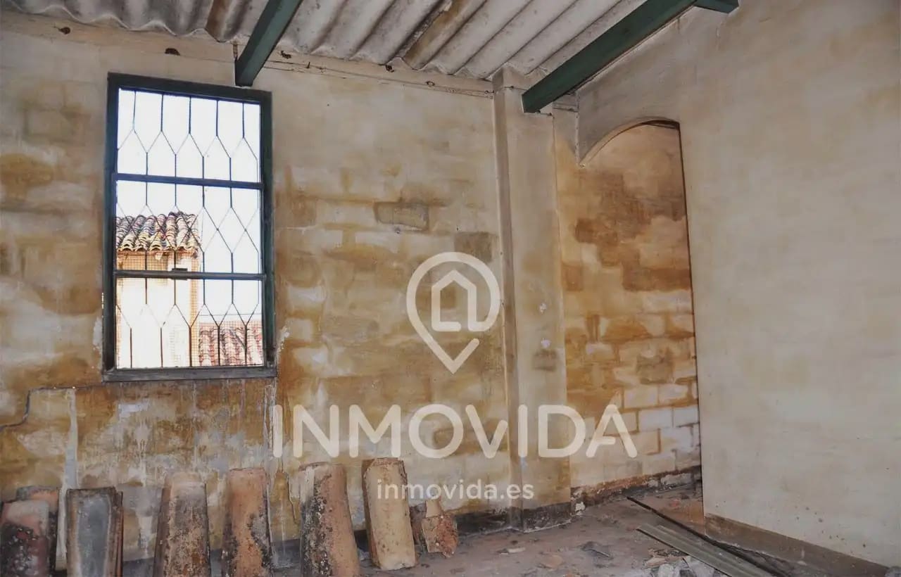 Townhouse for sale in Xativa - € 53,000 (Ref: 9879291)