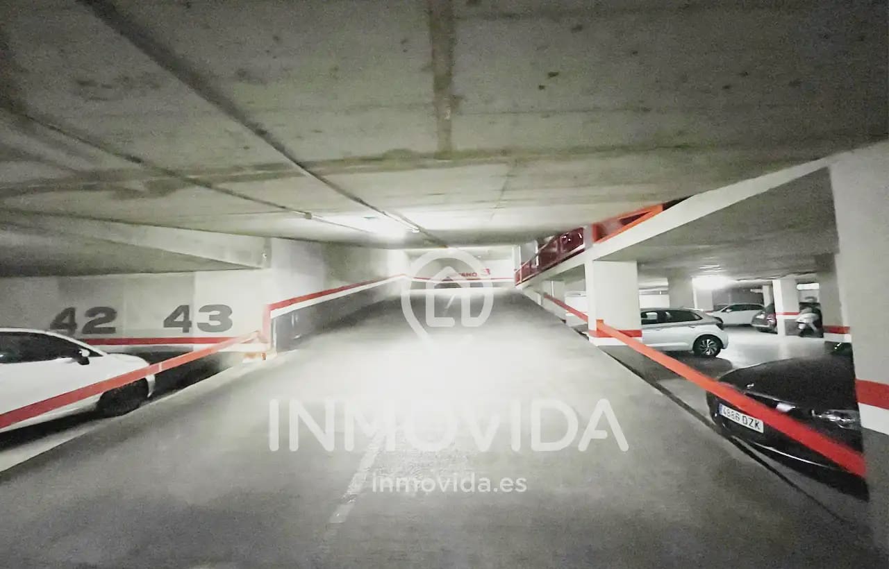 Garage till salu i Valencia stad - 60 000 € (Ref: 9879309)