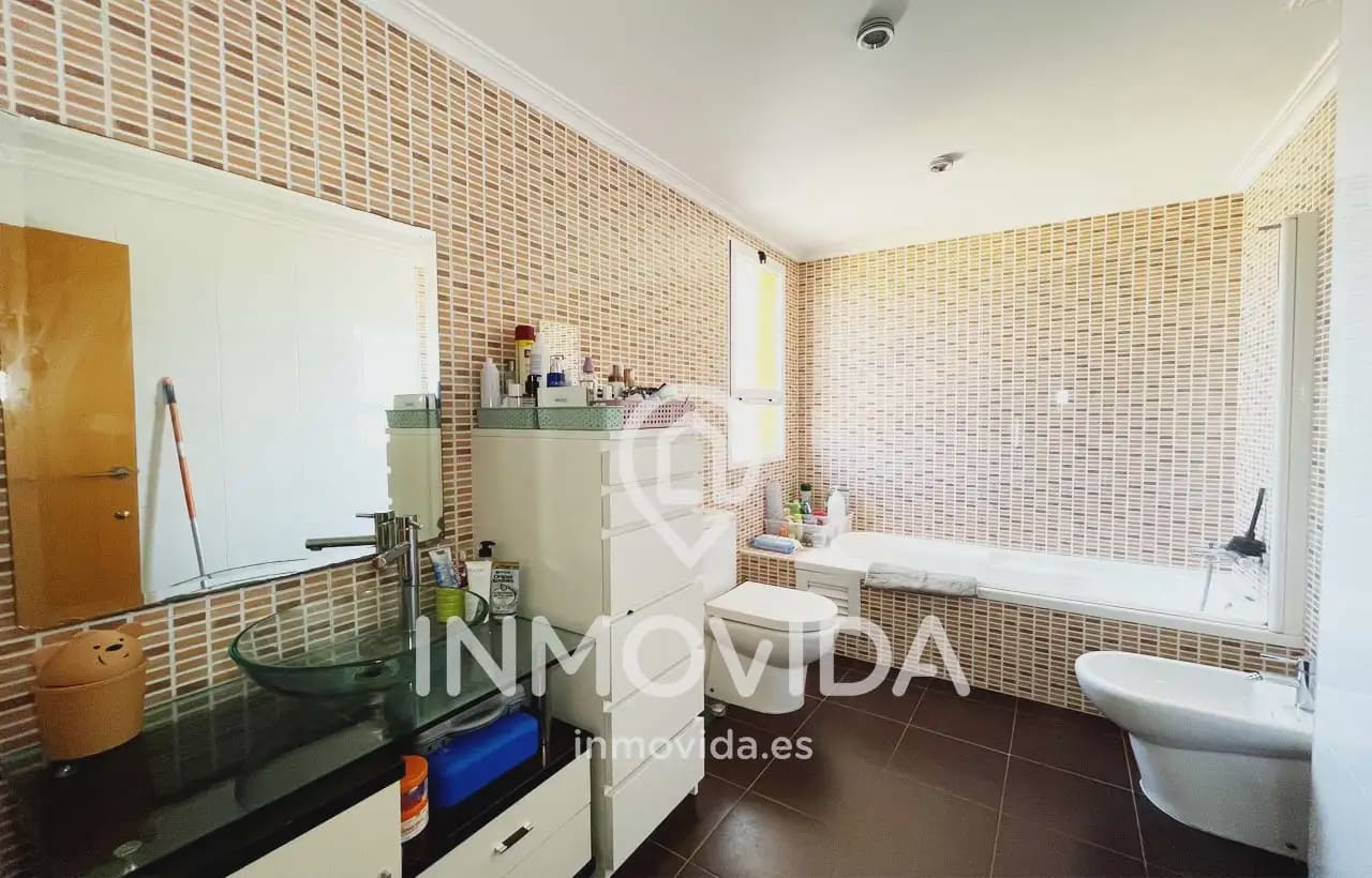 3 slaapkamer Rijtjeshuis te koop in Novele / Novetle met garage - € 240.000 (Ref: 9879310)