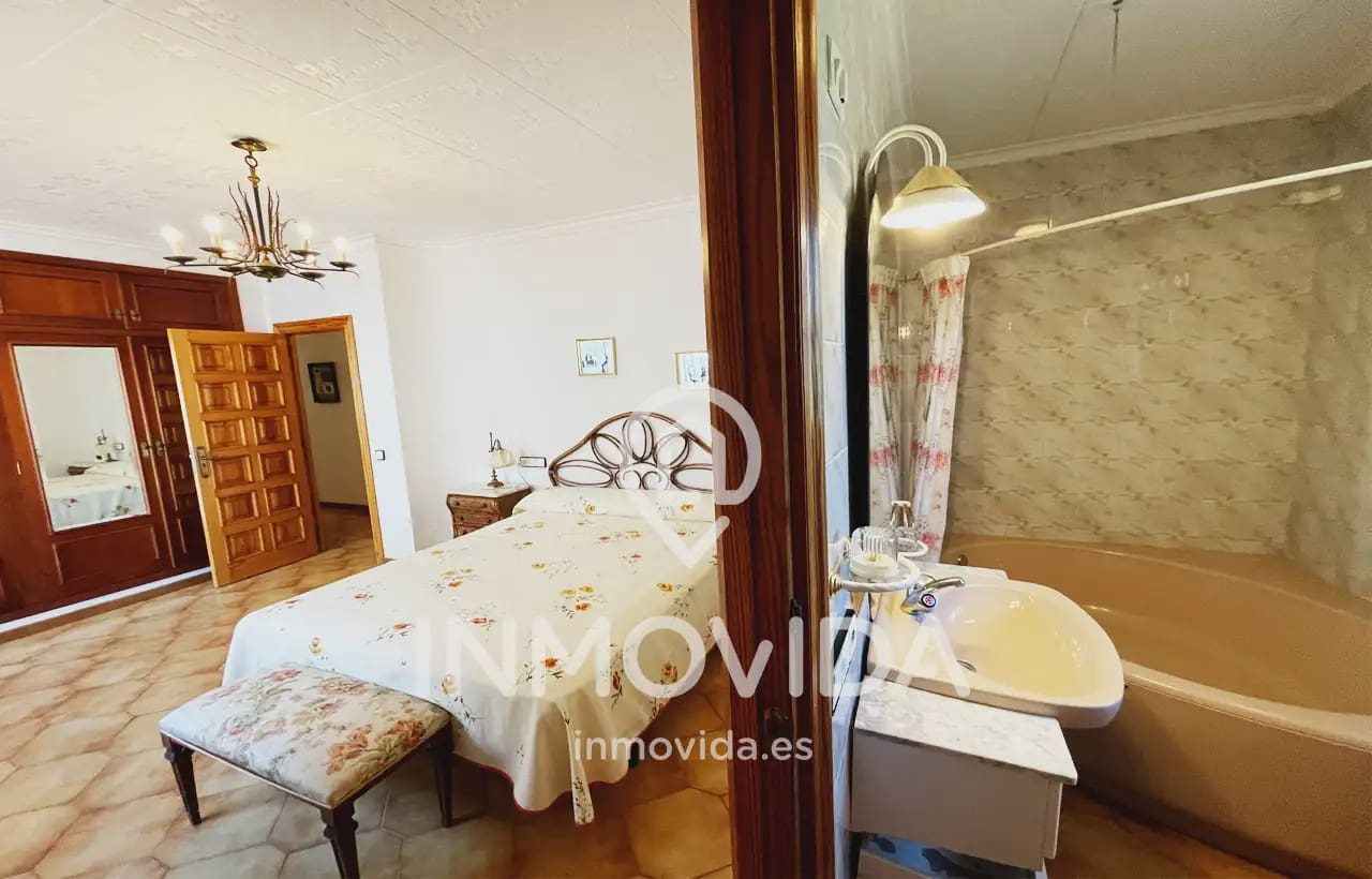 6 bedroom Villa for sale in Moixent with pool garage - € 395,000 (Ref: 9879316)
