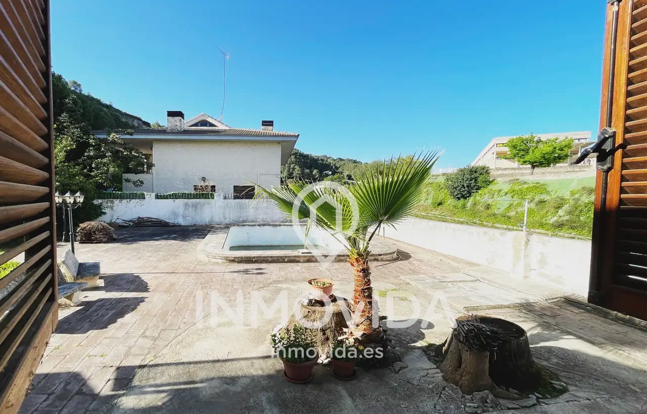 6 bedroom Villa for sale in Moixent with pool garage - € 395,000 (Ref: 9879316)