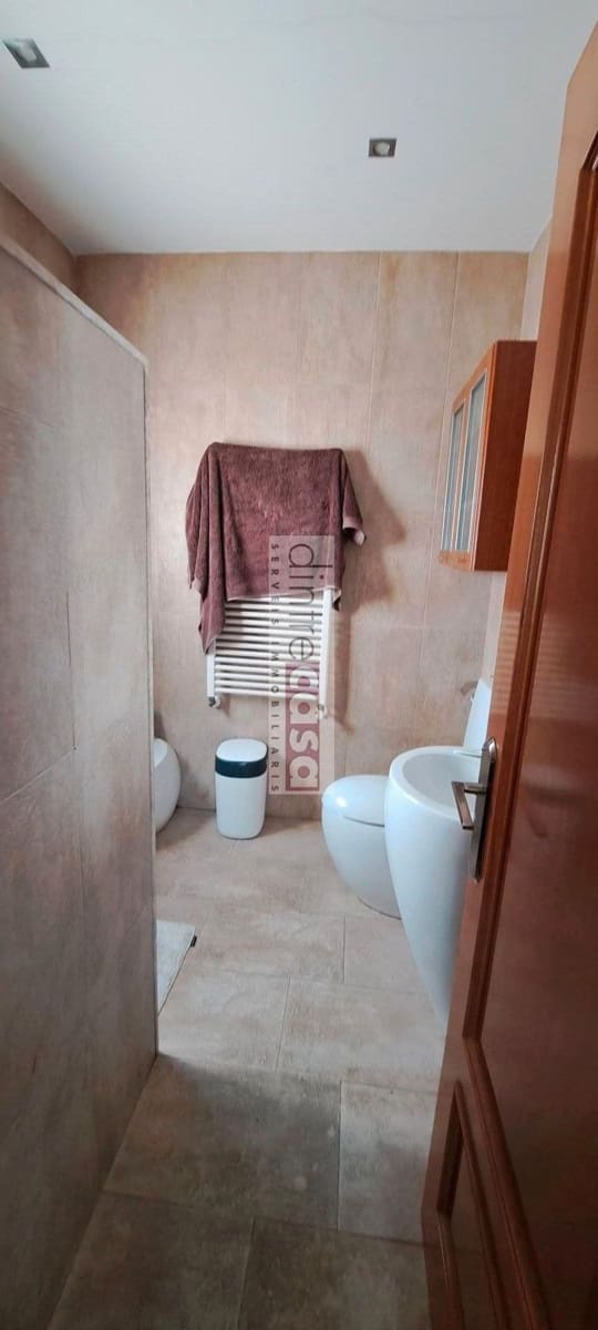 5 bedroom Villa for sale in Vidreres with pool garage - € 345,000 (Ref: 9552787)