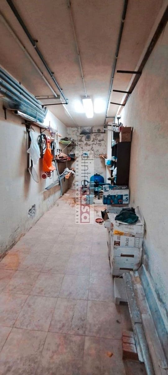 5 bedroom Villa for sale in Vidreres with pool garage - € 345,000 (Ref: 9552787)