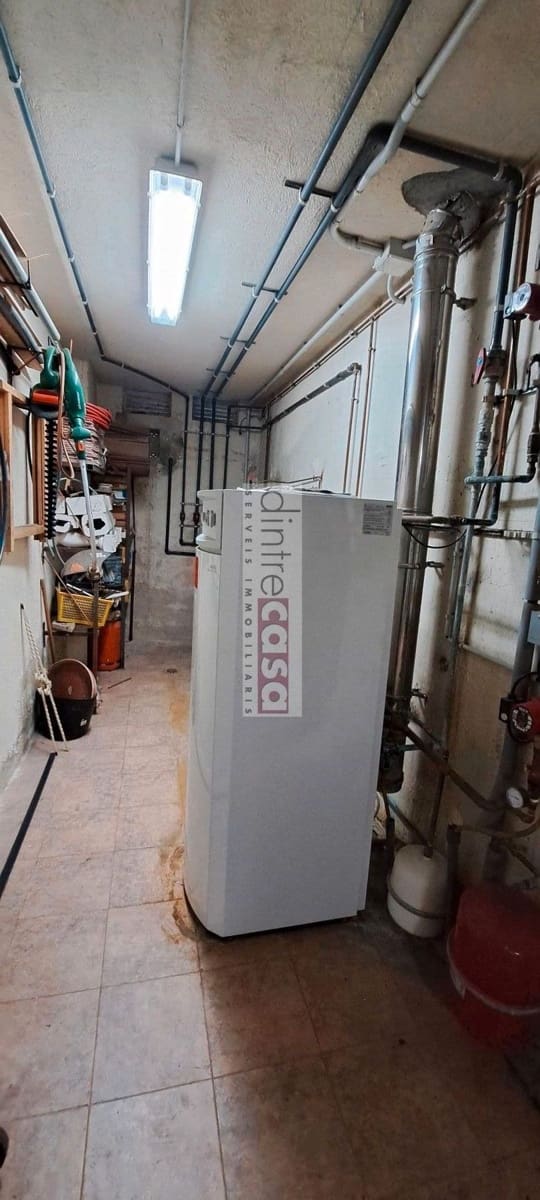 5 bedroom Villa for sale in Vidreres with pool garage - € 345,000 (Ref: 9552787)